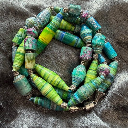 Blaugrüne Perlenkette